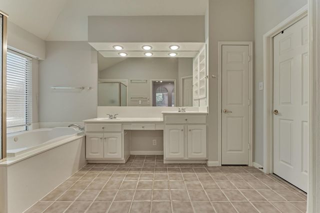 51 S Crossed Birch Place, The Woodlands, TX 77381