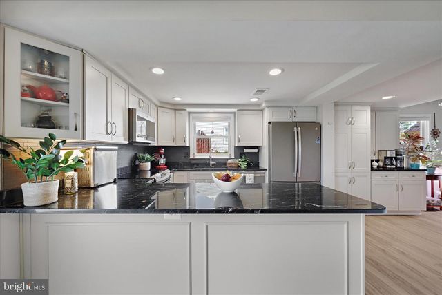 1873 HARCOURT AVE, Crofton, MD 21114