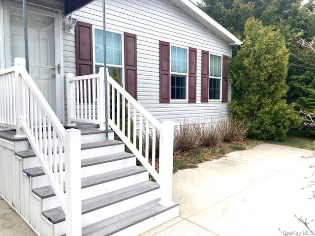 1661 Old Country Road 348, Riverhead, NY 11901