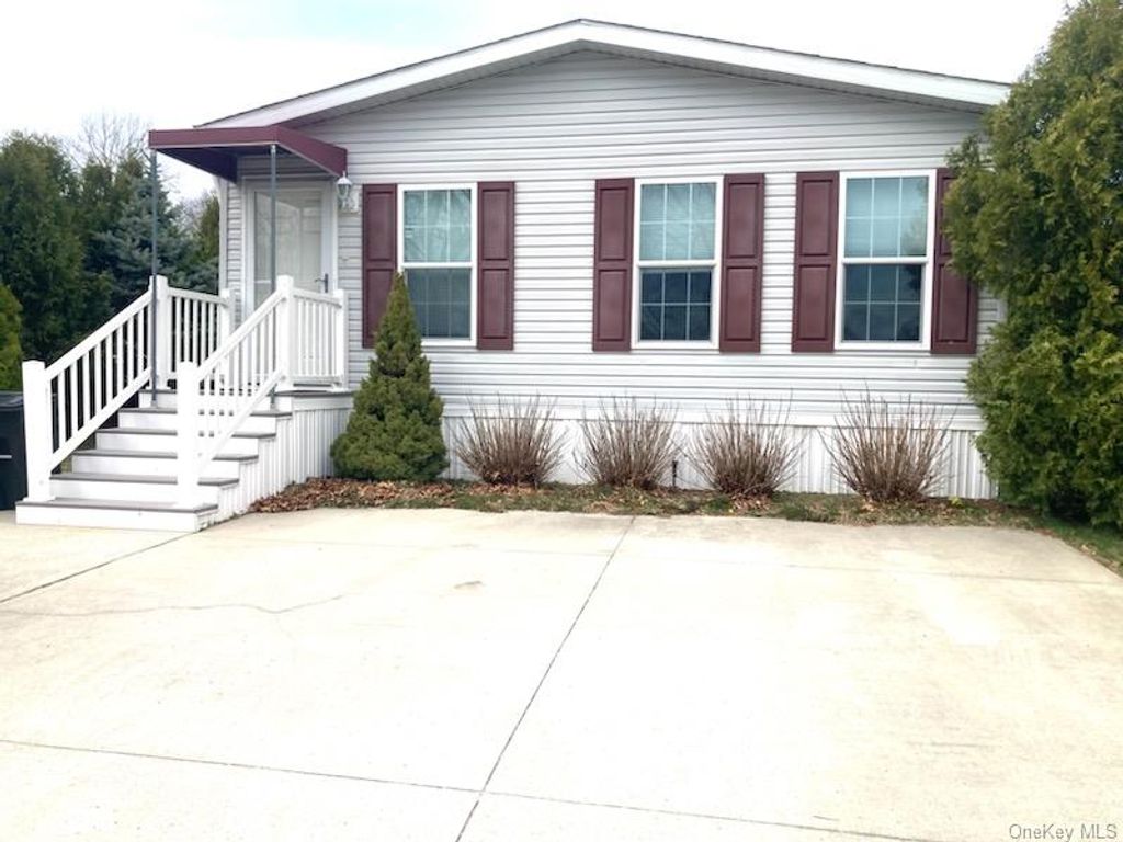 1661 Old Country Road 348, Riverhead, NY 11901
