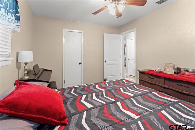 403 Kennedy, Lindale, TX 75771