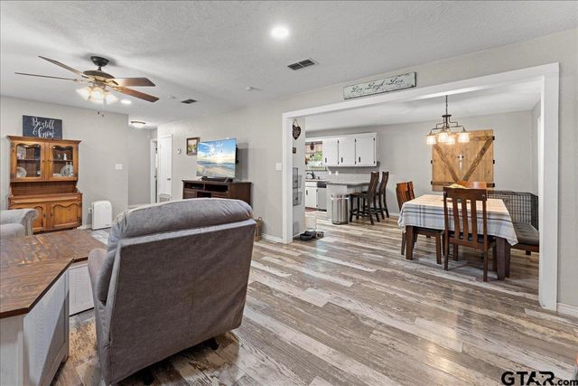 403 Kennedy, Lindale, TX 75771