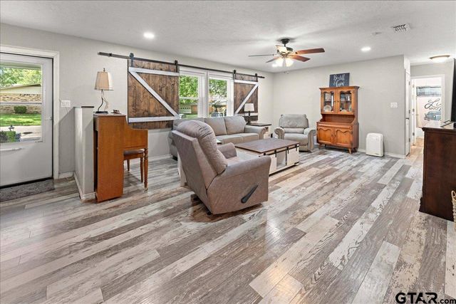 403 Kennedy, Lindale, TX 75771