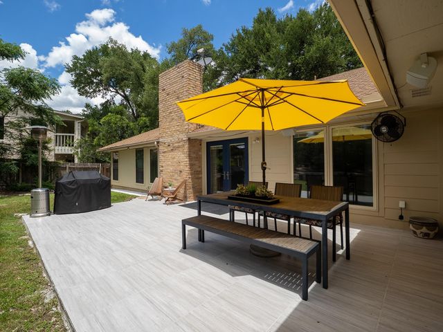 2110 Wychwood DR, Austin, TX 78746