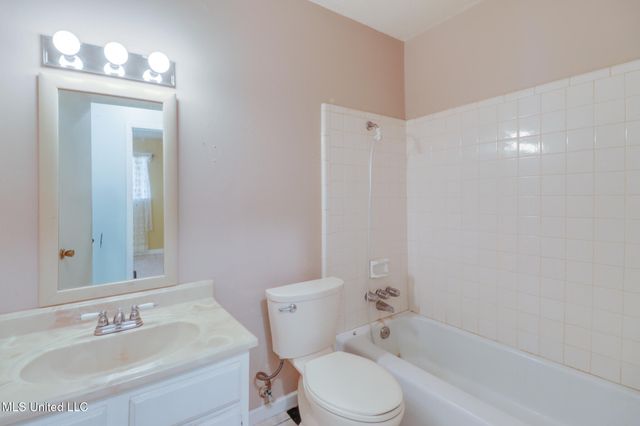 112 Myrtle Road, Ocean Springs, MS 39564