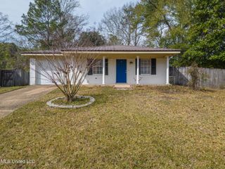 112 Myrtle Road, Ocean Springs, MS 39564