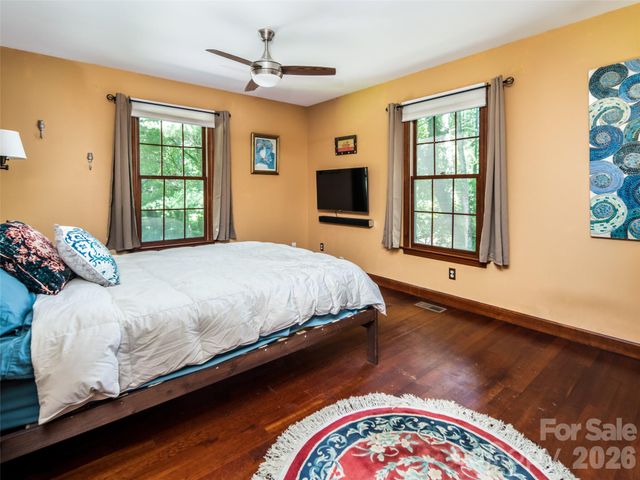 30 Falcon Wood Way, Hendersonville, NC 28739