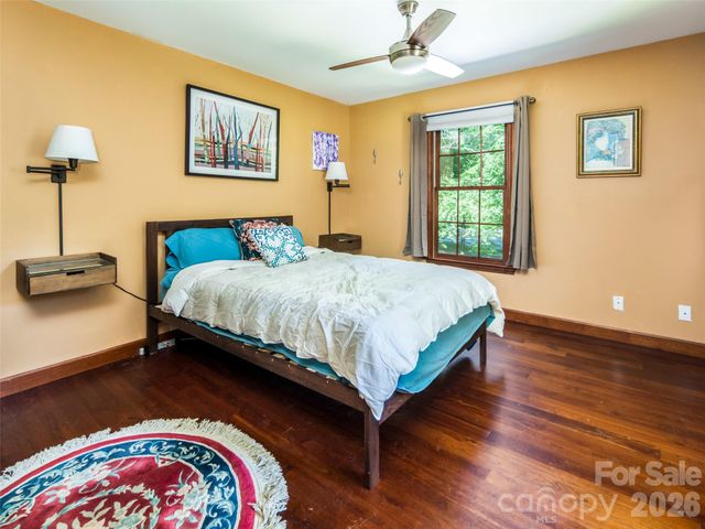 30 Falcon Wood Way, Hendersonville, NC 28739