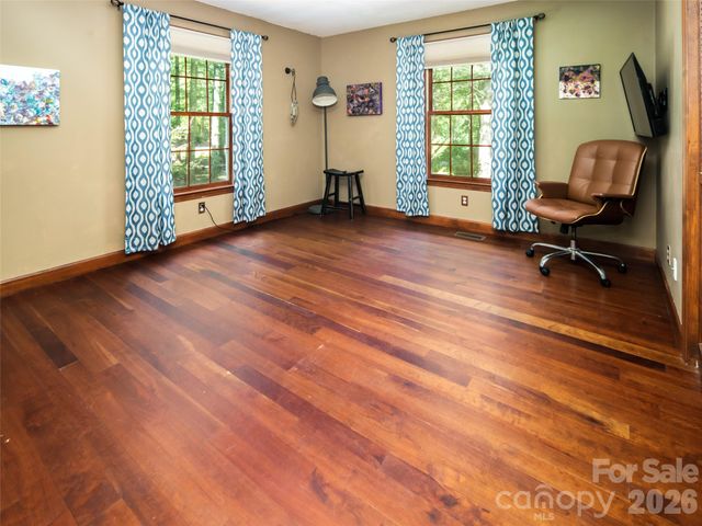 30 Falcon Wood Way, Hendersonville, NC 28739