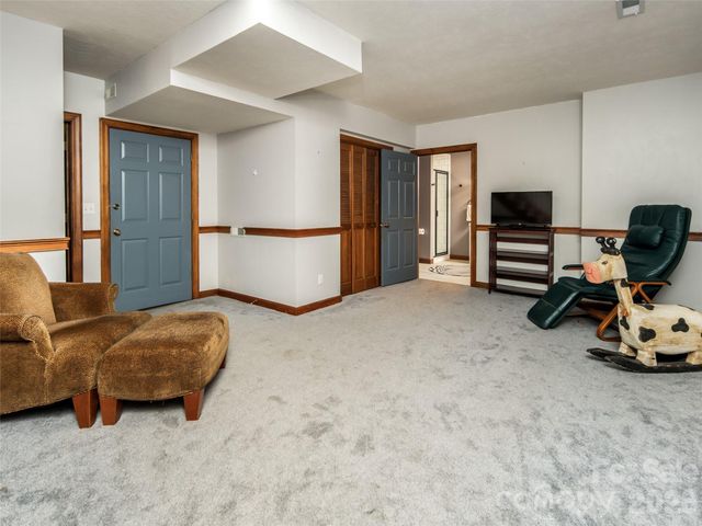 30 Falcon Wood Way, Hendersonville, NC 28739