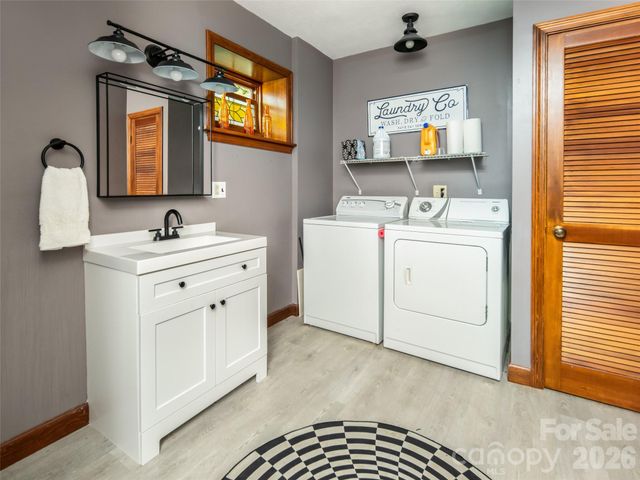 30 Falcon Wood Way, Hendersonville, NC 28739