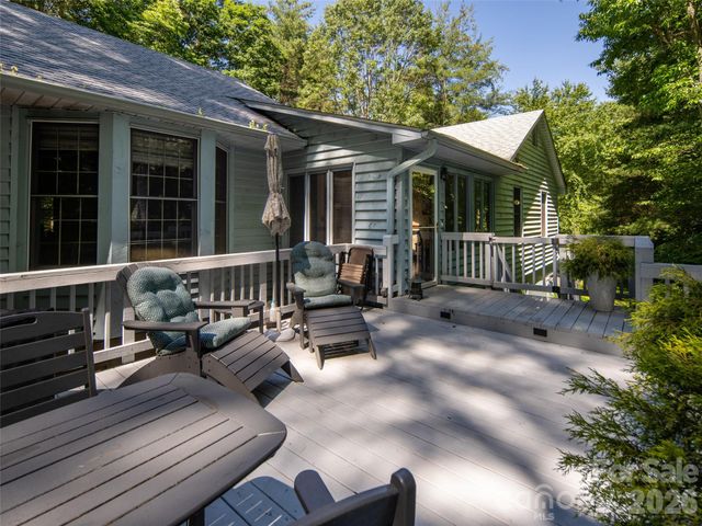 30 Falcon Wood Way, Hendersonville, NC 28739