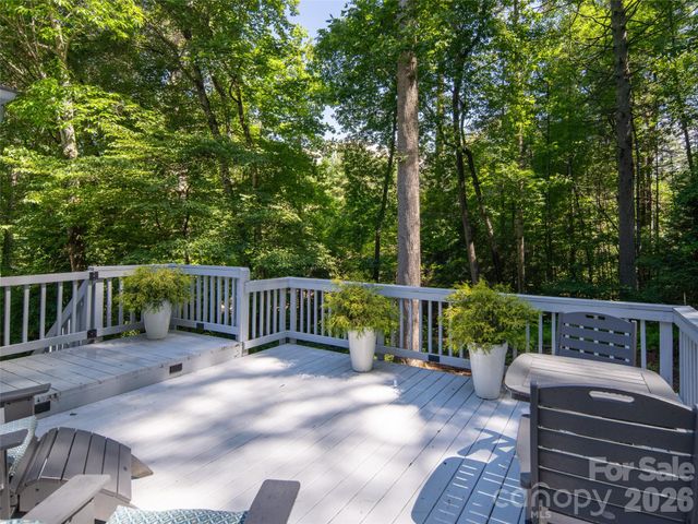 30 Falcon Wood Way, Hendersonville, NC 28739