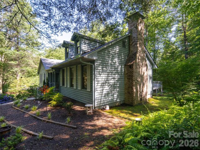 30 Falcon Wood Way, Hendersonville, NC 28739