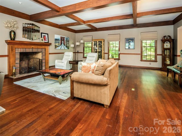 30 Falcon Wood Way, Hendersonville, NC 28739