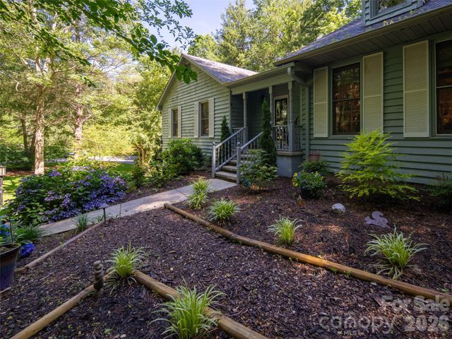 30 Falcon Wood Way, Hendersonville, NC 28739