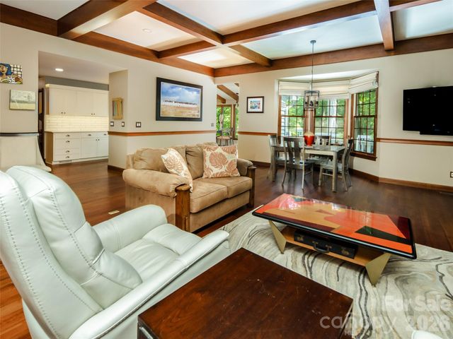 30 Falcon Wood Way, Hendersonville, NC 28739