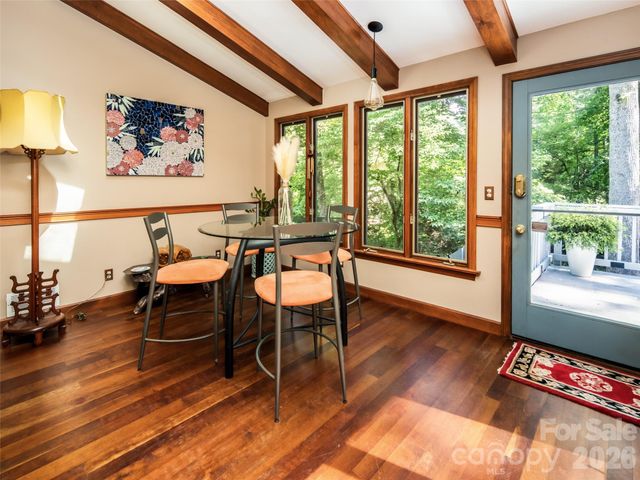 30 Falcon Wood Way, Hendersonville, NC 28739