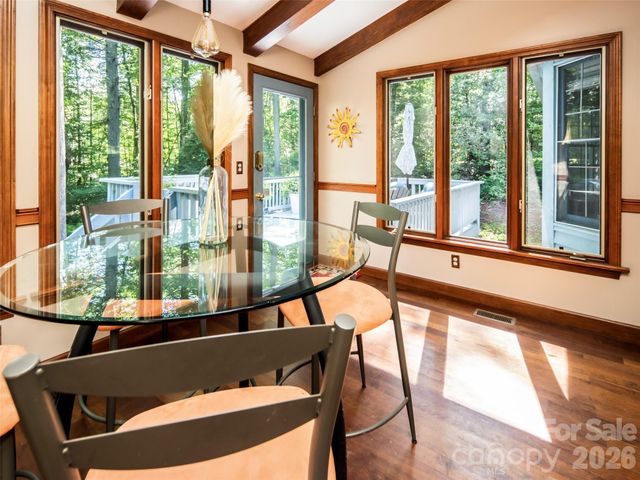 30 Falcon Wood Way, Hendersonville, NC 28739