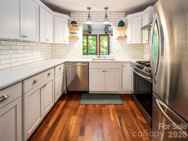 30 Falcon Wood Way, Hendersonville, NC 28739