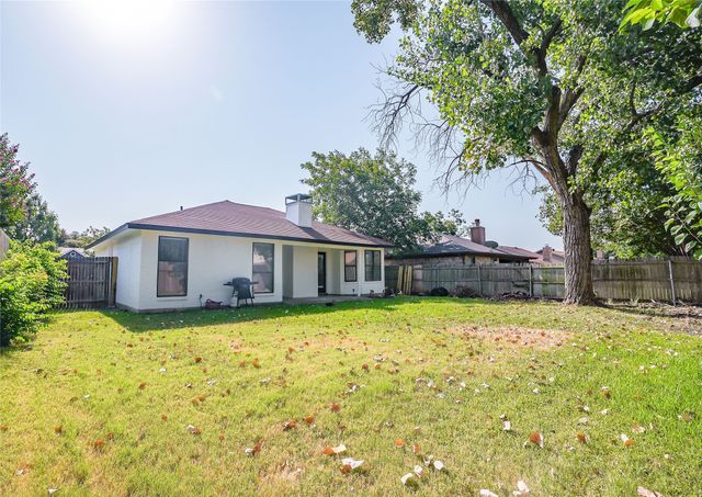 8021 Pebblebrook Drive, Watauga, TX 76148