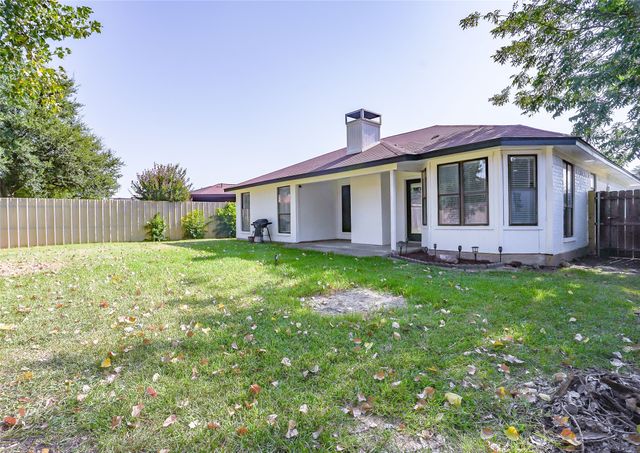 8021 Pebblebrook Drive, Watauga, TX 76148