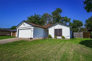 8021 Pebblebrook Drive, Watauga, TX 76148