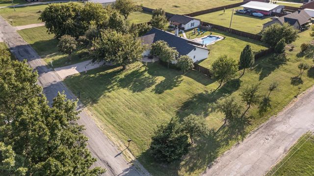 511 S Sulphur Street, Leonard, TX 75452