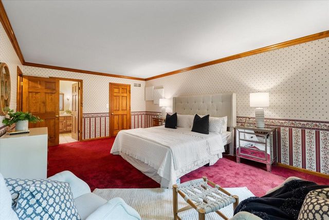 10800 N Norway DRIVE, Mequon, WI 53092