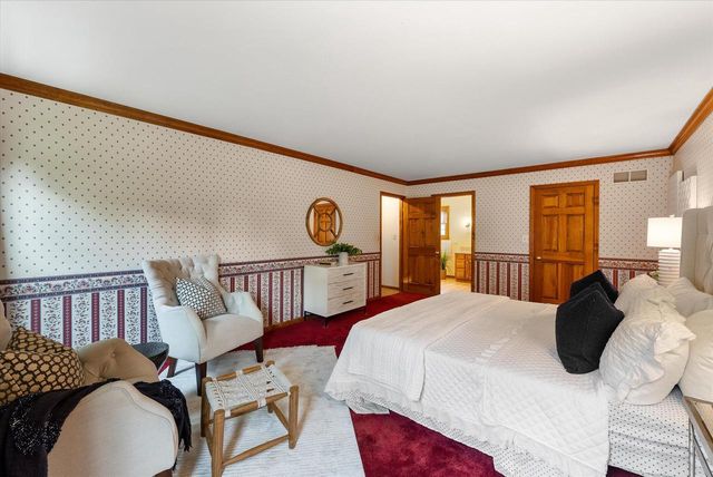 10800 N Norway DRIVE, Mequon, WI 53092
