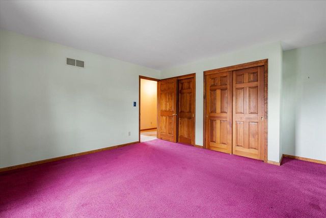 10800 N Norway DRIVE, Mequon, WI 53092