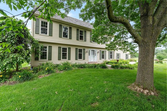 10800 N Norway DRIVE, Mequon, WI 53092