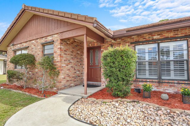 21946 White Pine Terrace, Boca Raton, FL 33428