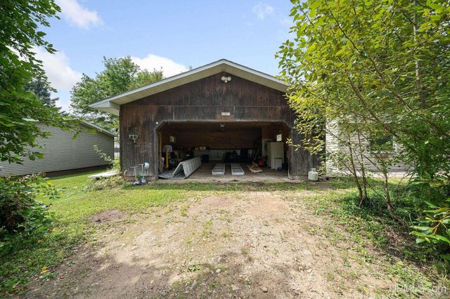 1071 N Second Avenue, Trenary, MI 49891