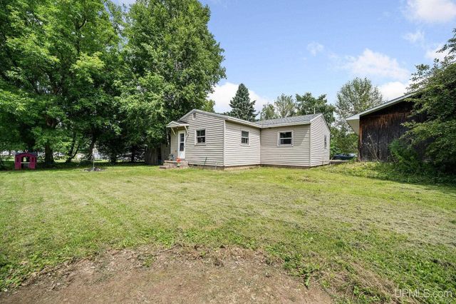 1071 N Second Avenue, Trenary, MI 49891