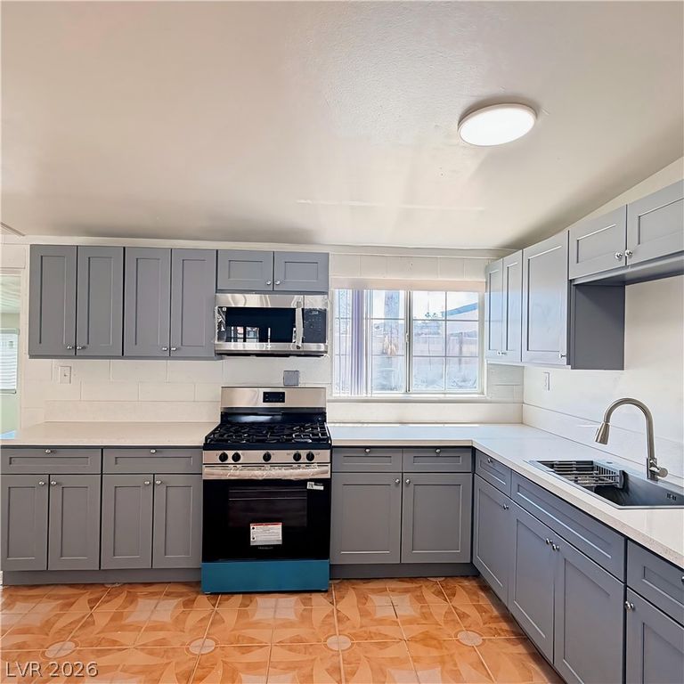 Image 10 of property listing at 1355 Laguna Avenue, Las Vegas, NV 89169