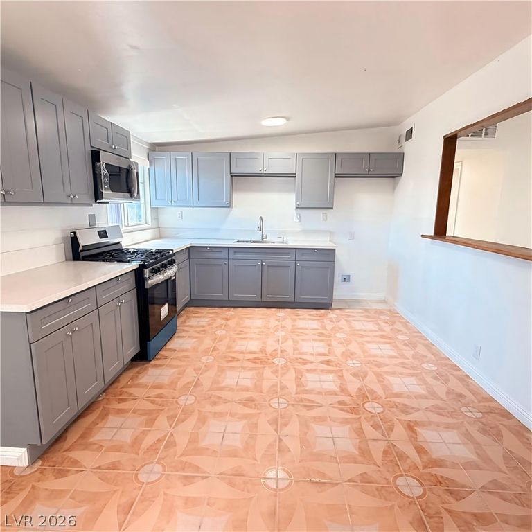 Image 12 of property listing at 1355 Laguna Avenue, Las Vegas, NV 89169