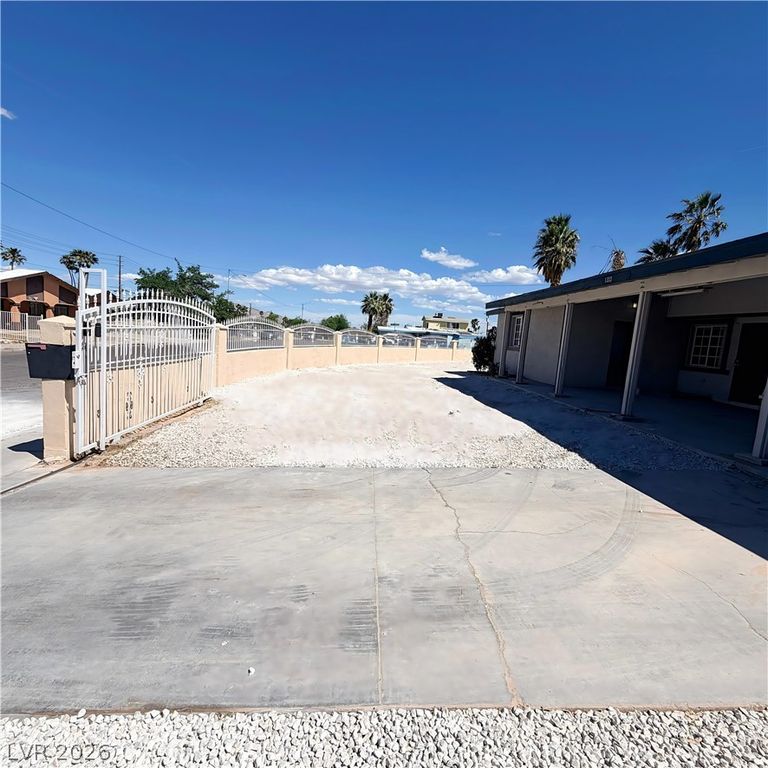 Image 5 of property listing at 1355 Laguna Avenue, Las Vegas, NV 89169