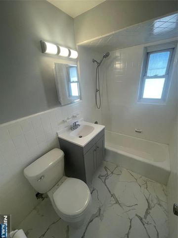 262-268 Fort Lee Road 264, Teaneck, NJ 07666