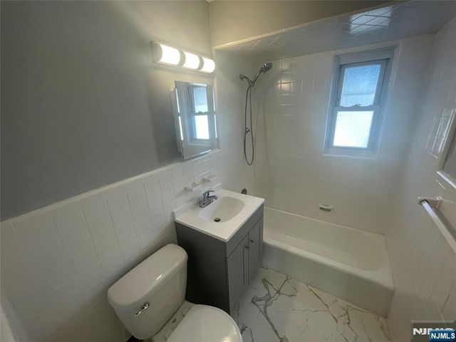 262-268 Fort Lee Road 264, Teaneck, NJ 07666