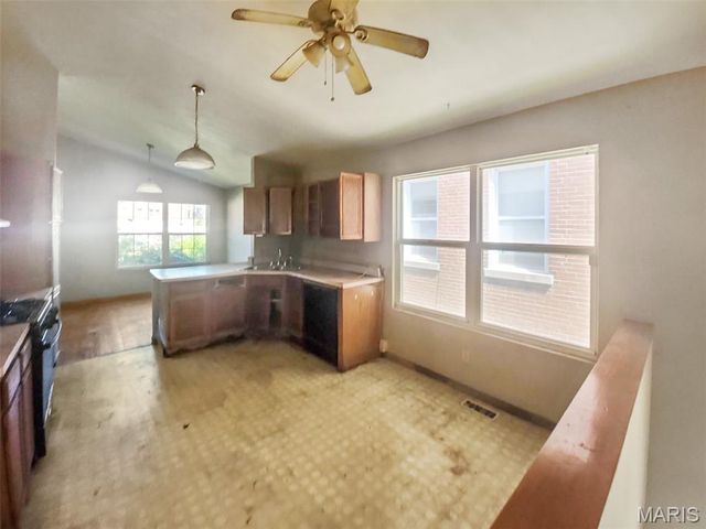 4646 S Grand Boulevard, St Louis, MO 63111