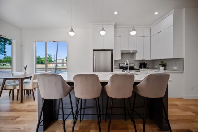 1350 Strickland Street, Dallas, TX 75216