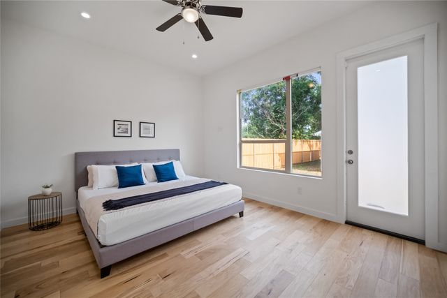 1350 Strickland Street, Dallas, TX 75216