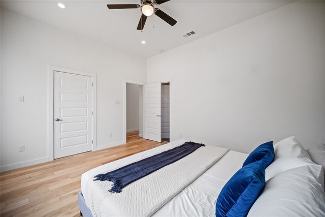 1350 Strickland Street, Dallas, TX 75216