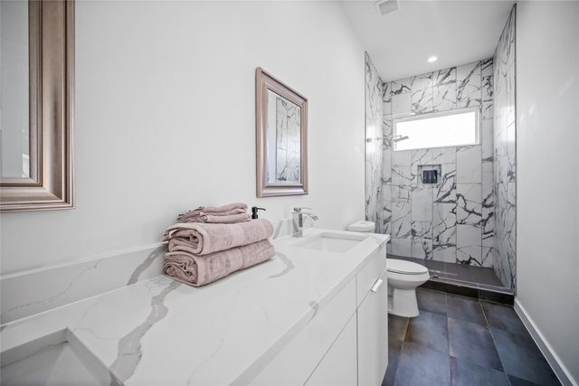 1350 Strickland Street, Dallas, TX 75216