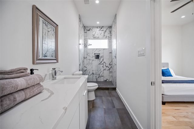 1350 Strickland Street, Dallas, TX 75216