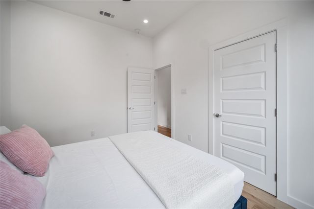 1350 Strickland Street, Dallas, TX 75216