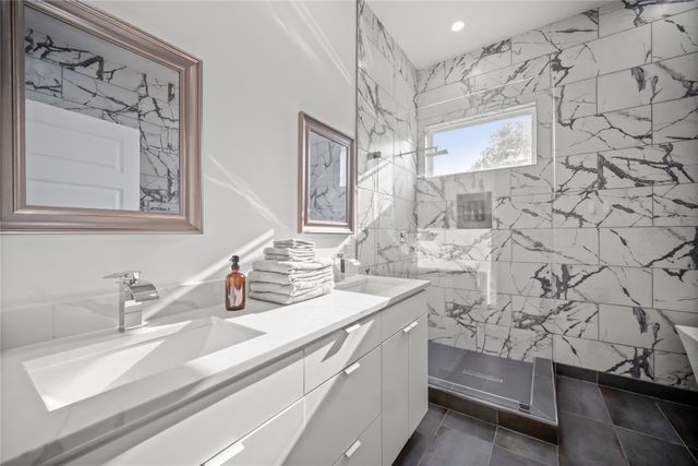 1350 Strickland Street, Dallas, TX 75216