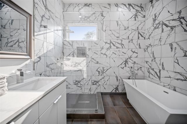 1350 Strickland Street, Dallas, TX 75216