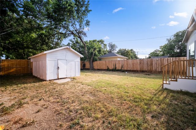 1350 Strickland Street, Dallas, TX 75216